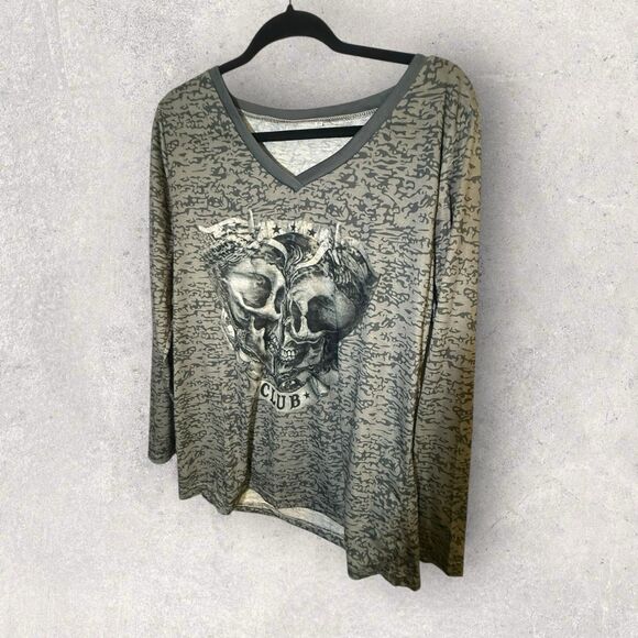 Ladies Broken Heart Skull V Neck Long Sleeve Shirt NWOT. Size 5X Fits Like 2-3X - Picture 1 of 4
